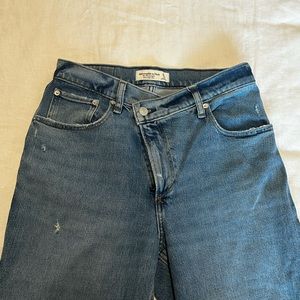 Abercrombie 90s Straight Ultra High Rise Jeans